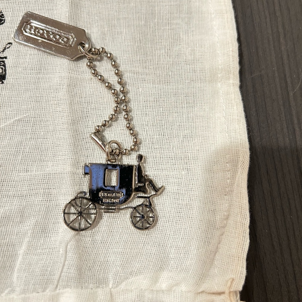 Coach silver-tone metal horse and carriage bag charm and hang tag - Picture 3 of 5
